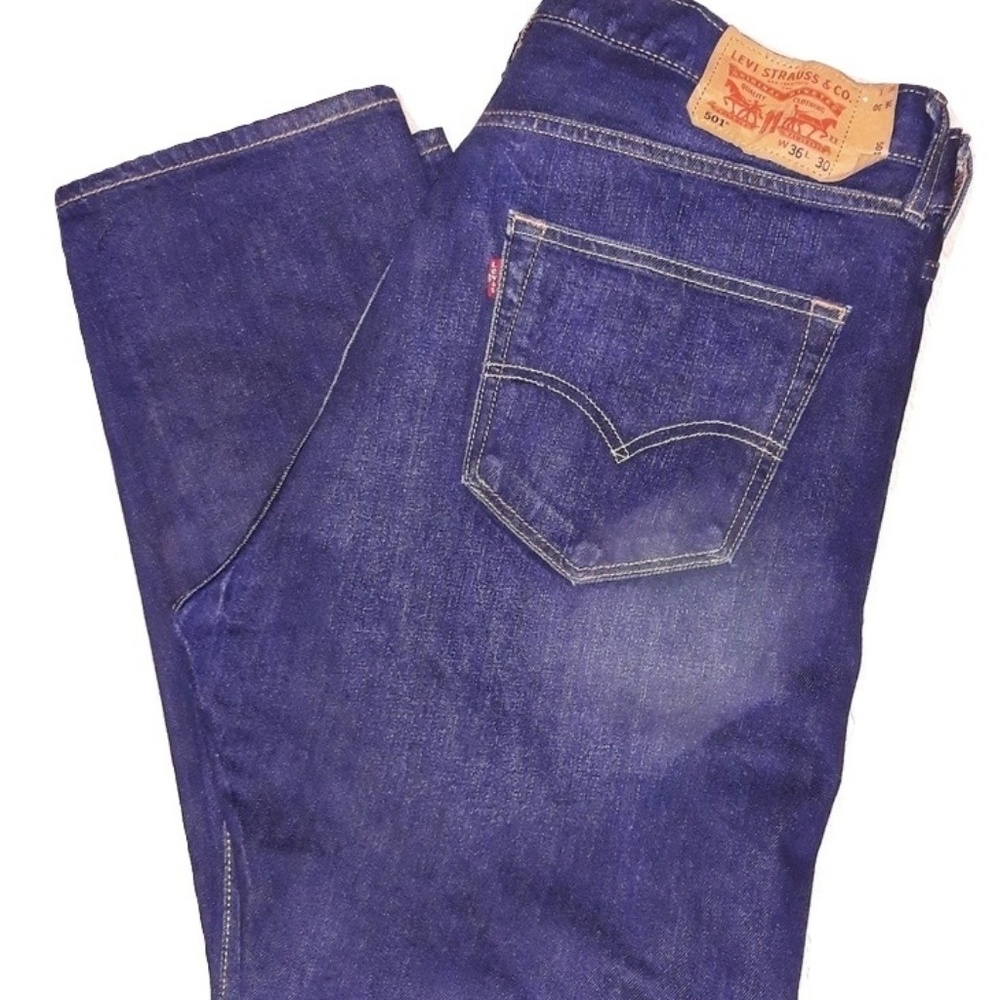 EUC LEVI'S 501 JEANS